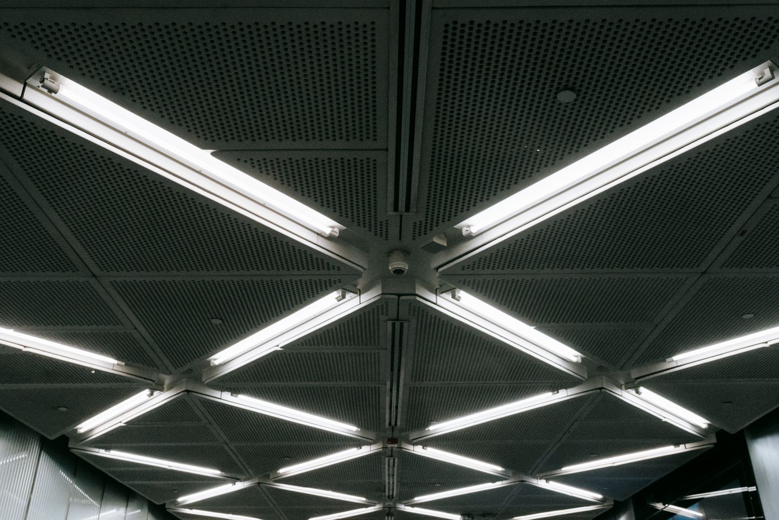 Controsoffitto con velette LED — Cartongesso, Padova